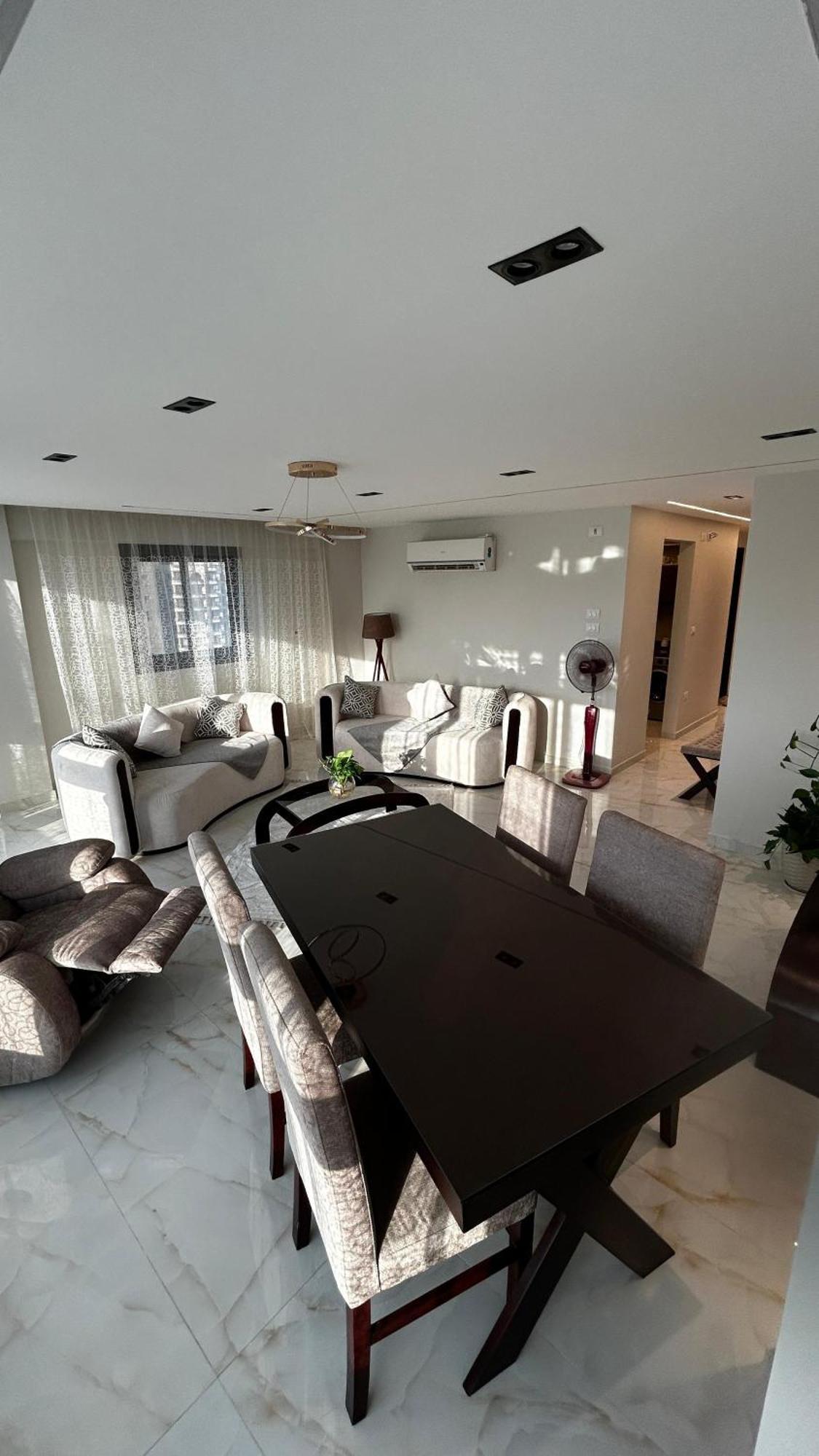 Apartment Building 94 *