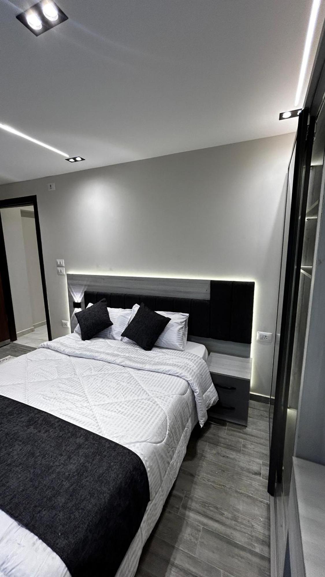 Apartment Building 94 *